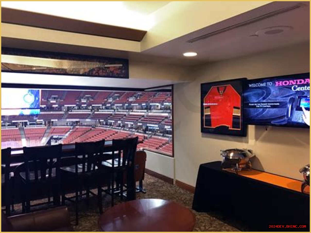 How much is a suite at the Honda Center?