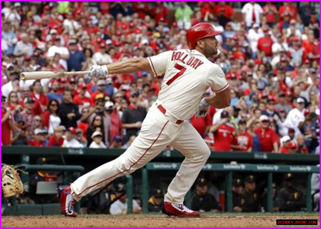 Matt Holliday steps down as Cardinals bench coach